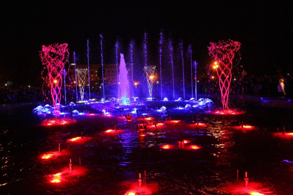 В Челябинске треснул поющий фонтан